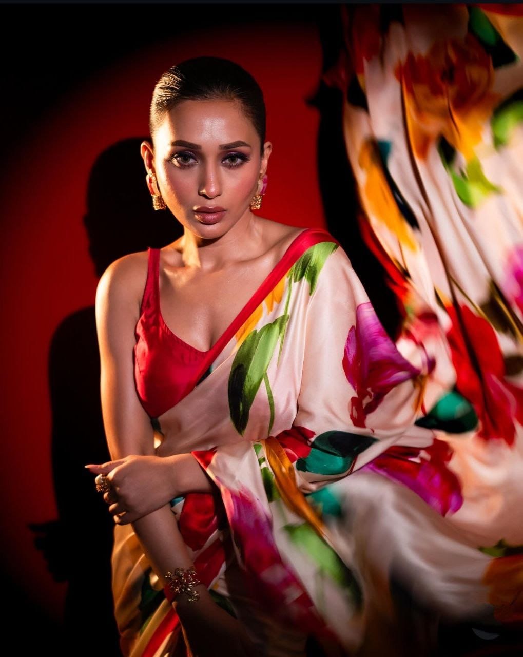 NewOn Fashion Women's Cream Floral Printed Satin Saree With Red Border. Lightweight Partywear Saree With Blouse Piece