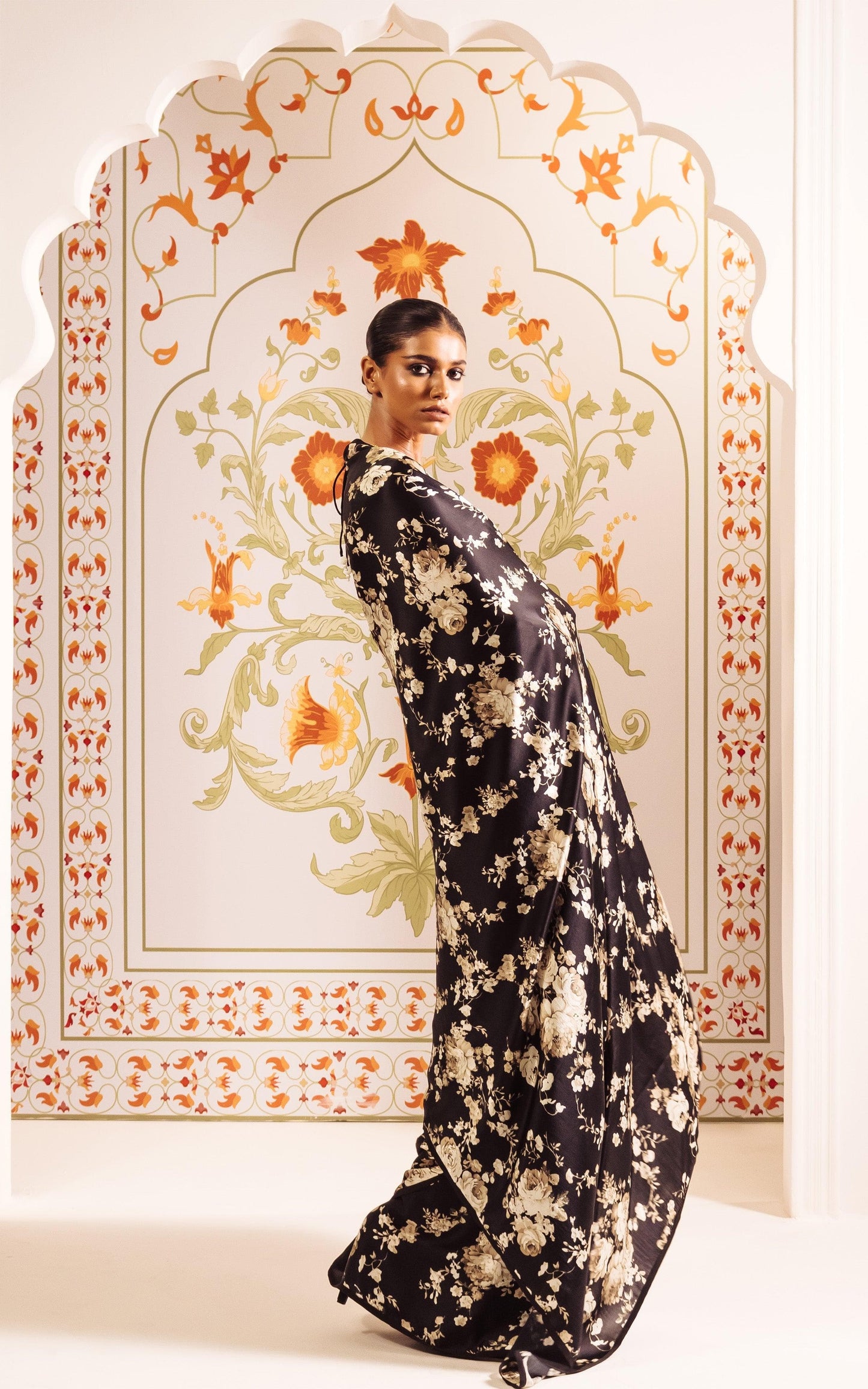 Elegant Midnight Bloom Floral Silk Saree